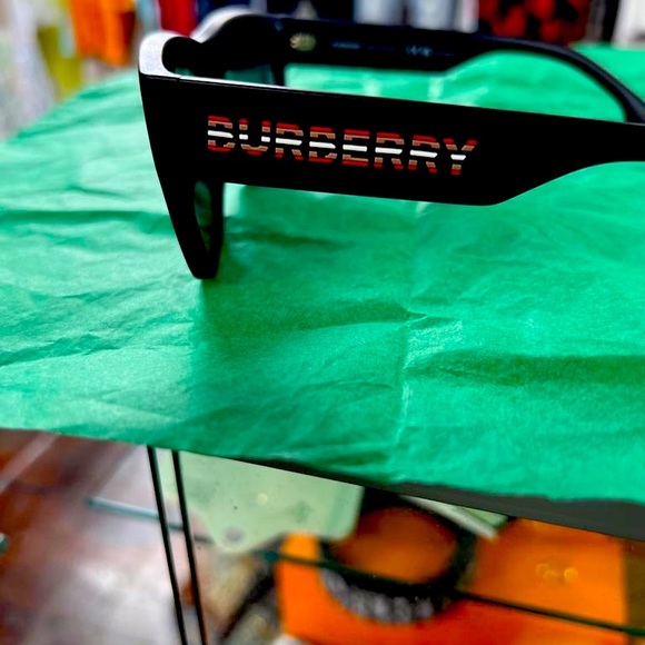 AUTHENTIC BURBERRY SUNSHADES - Picture 1 of 5